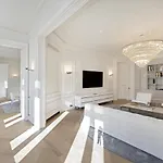 5 Bedroom Luxury Duplex Near Tour Eiffel